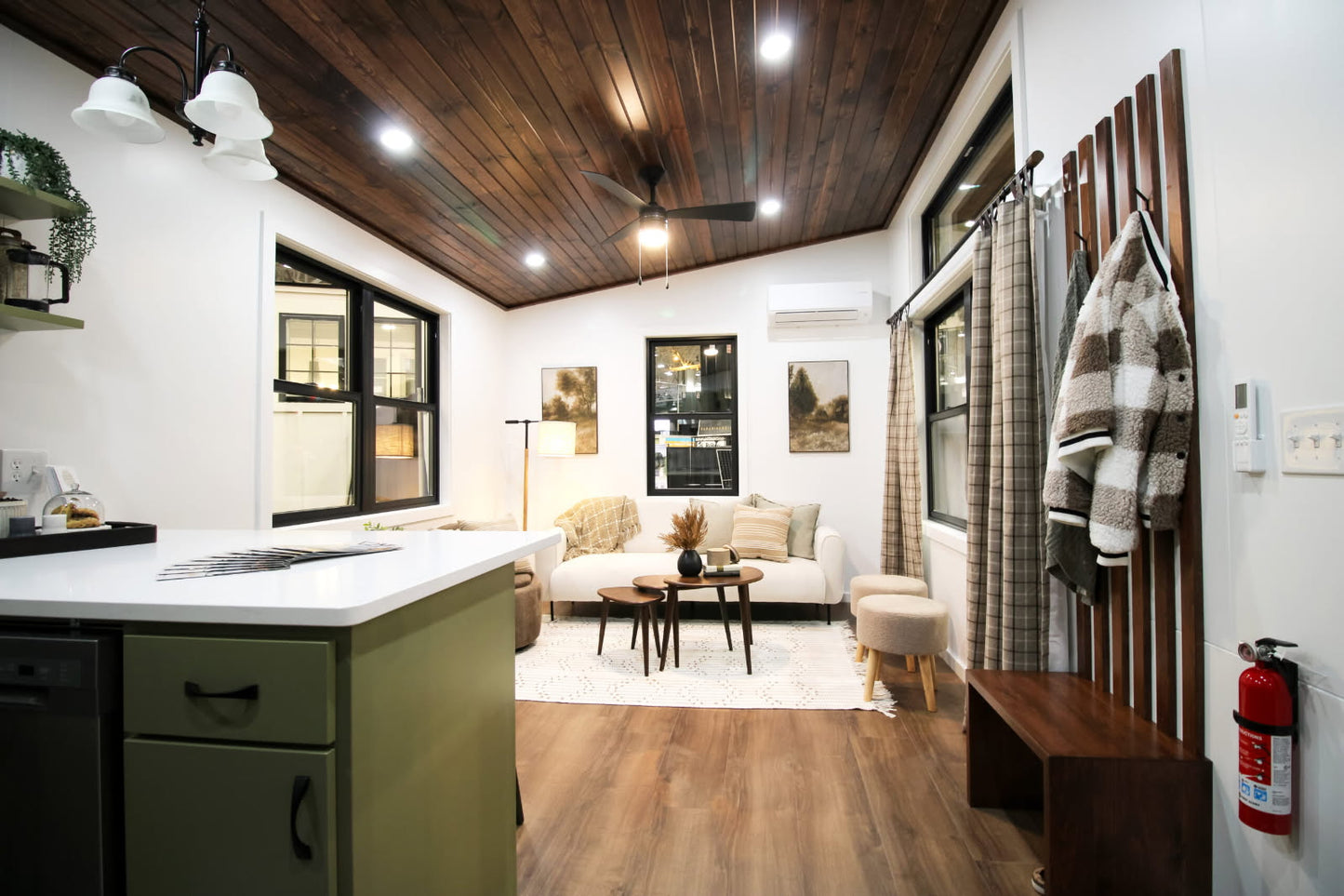 The Texas Rancher Cabin (3 BED 2 BATH)