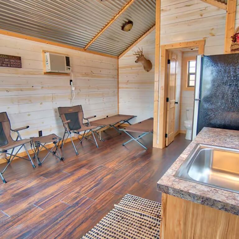 The Willow Brook Cabin ( RHODE ISLAND PRICING )