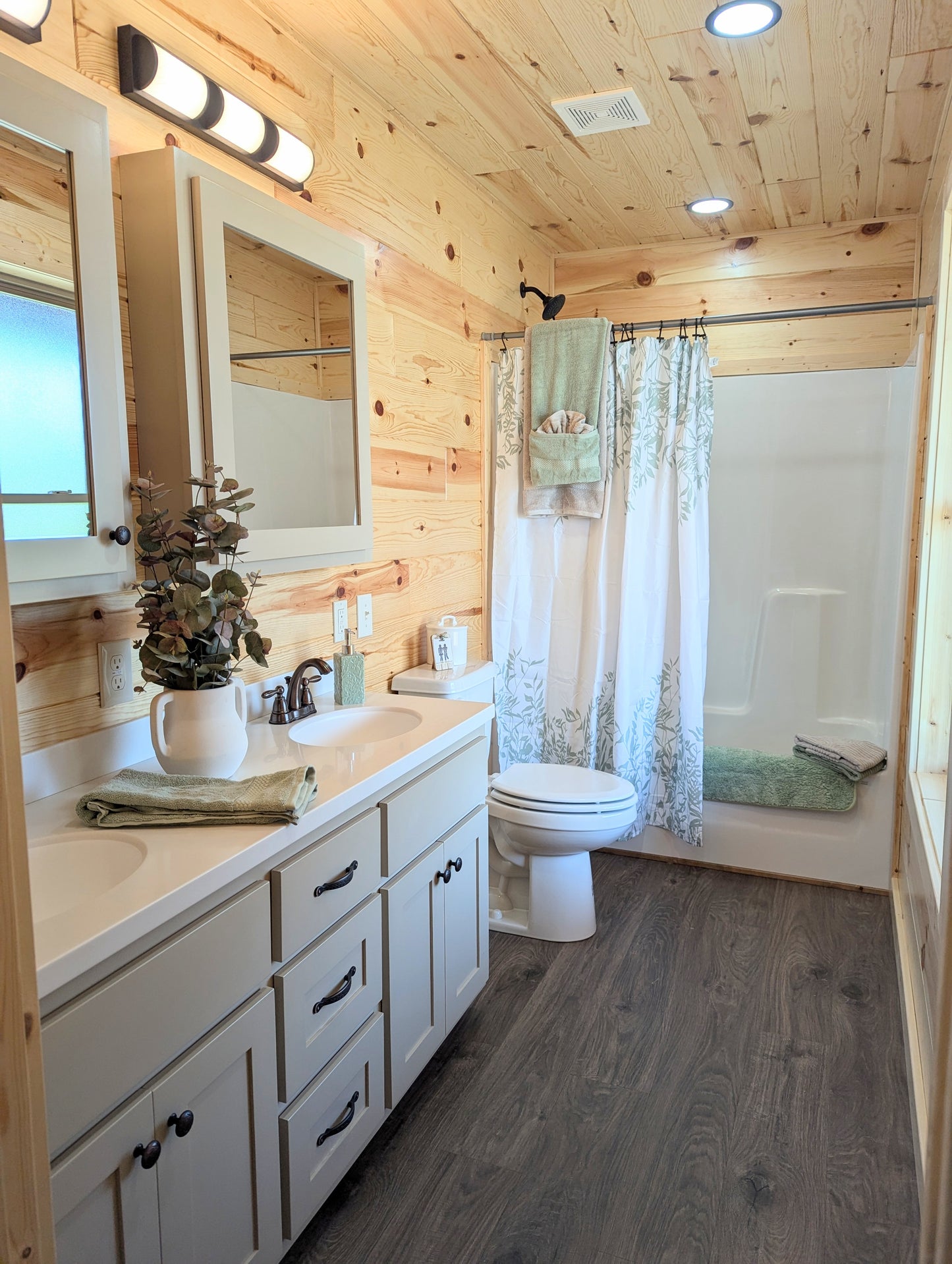 The Gatlinburg Lodge Cabin - ( IDAHO PRICING )