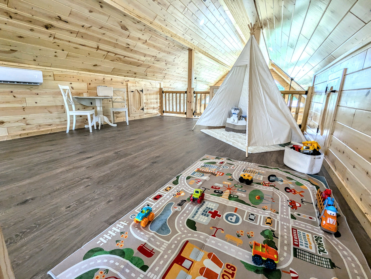 The Gatlinburg Lodge Cabin - ( WISCONSIN PRICING )