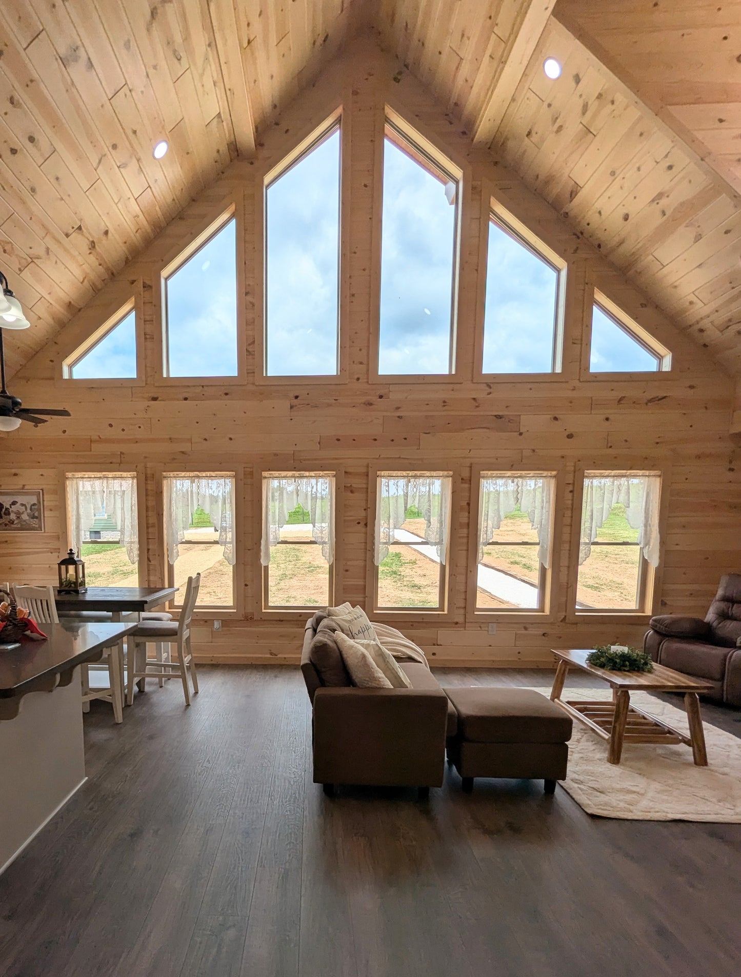 The Gatlinburg Lodge Cabin - ( NORTH DAKOTA PRICING )