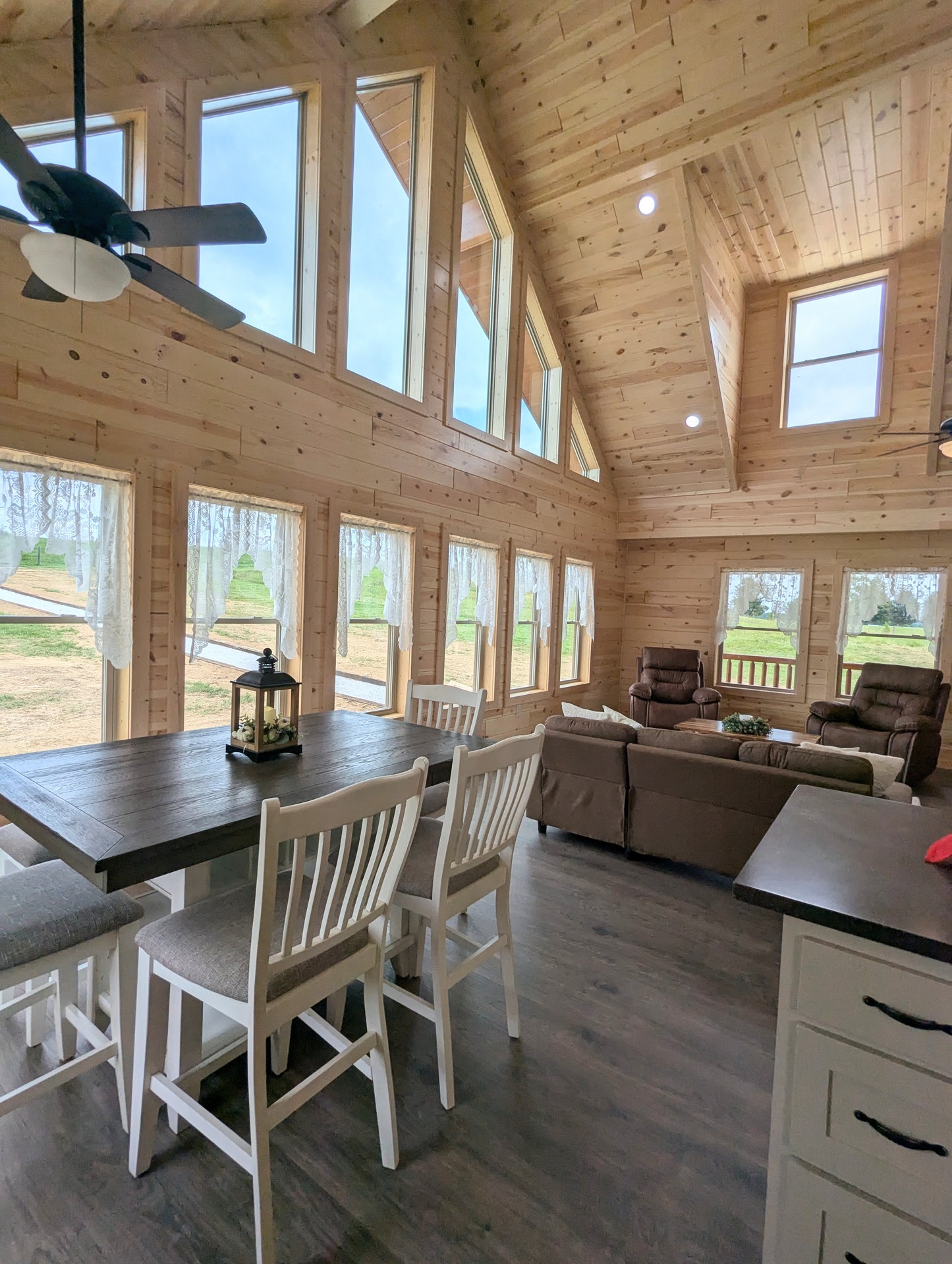The Gatlinburg Lodge Cabin - ( IOWA PRICING )