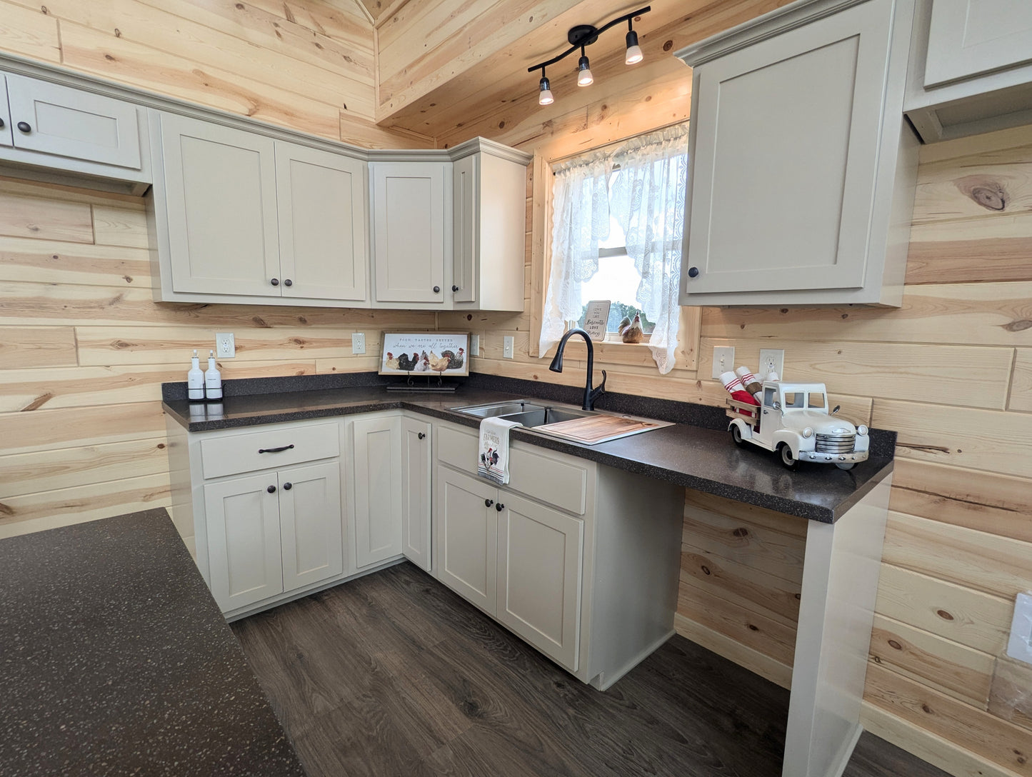 The Gatlinburg Lodge Cabin - ( IDAHO PRICING )