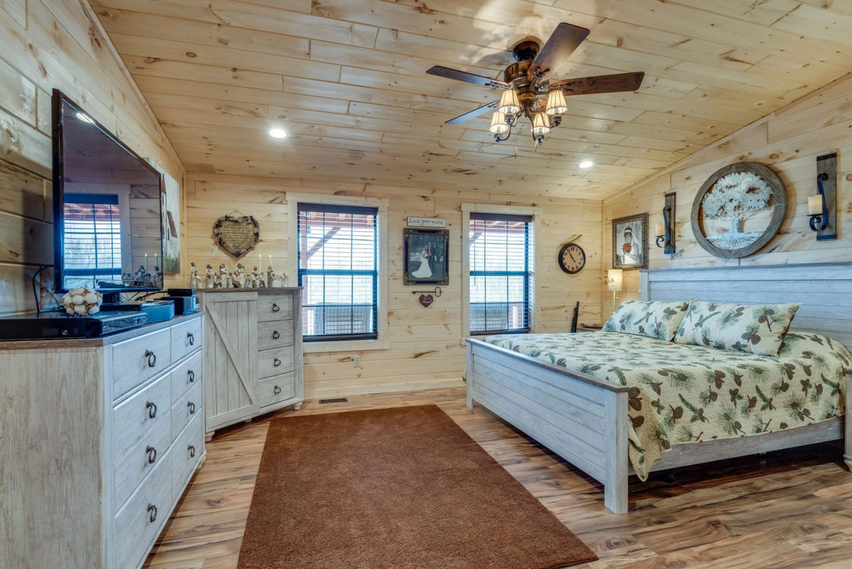 The BIGGER Family Homesteader Cabin (4 bed 2 bath)