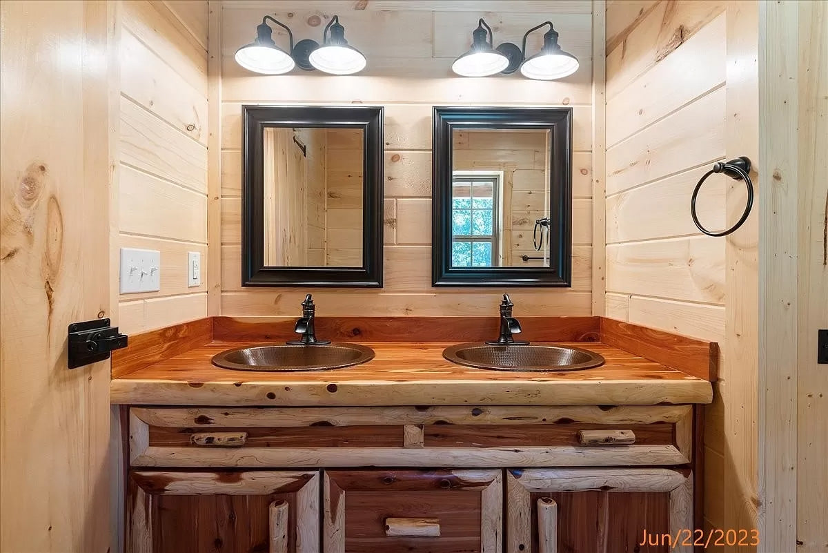The BIGGER Family Homesteader Cabin (4 bed 2 bath)